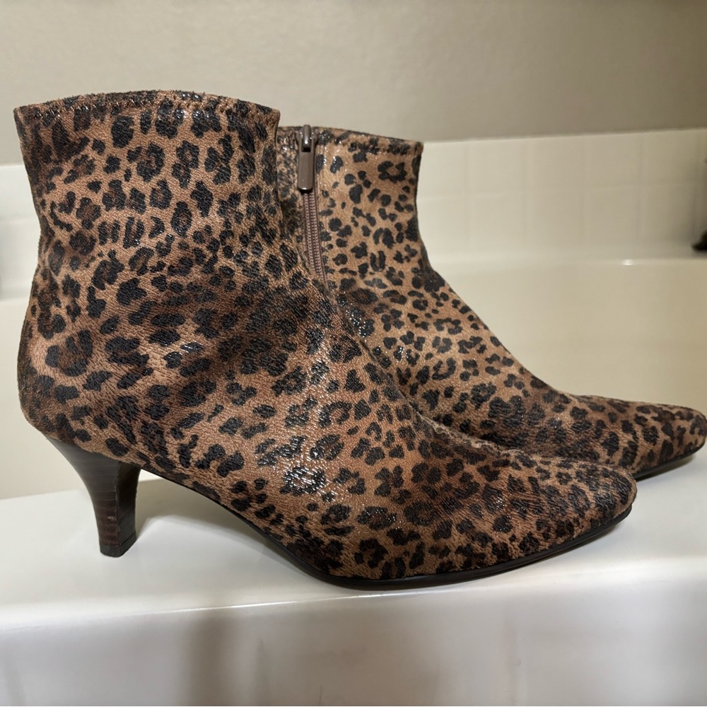 Impo Cheetah study stretch bootie size 8
